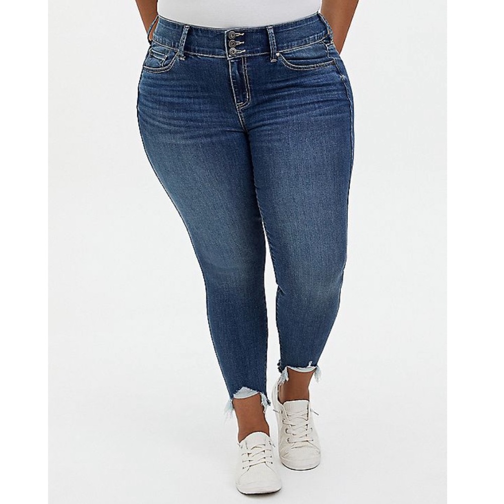 Torrid Jegging Medium Wash w/Distressed Hem 22T